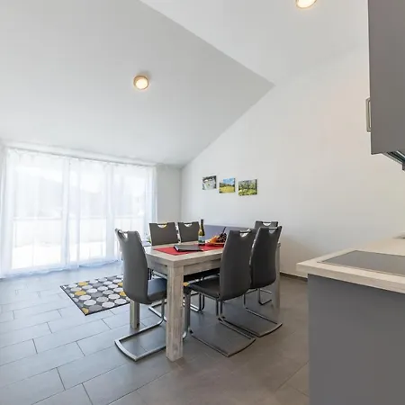 بيت ضيافة Braviscasa - Ferienresidenz Baerenhof 4*